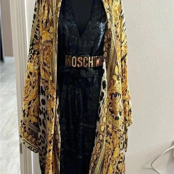 BNWT Not your typical Moschino belt. This is a LARGE MOSCHINO Waist Belt Size 42 - Picture 3 of 13